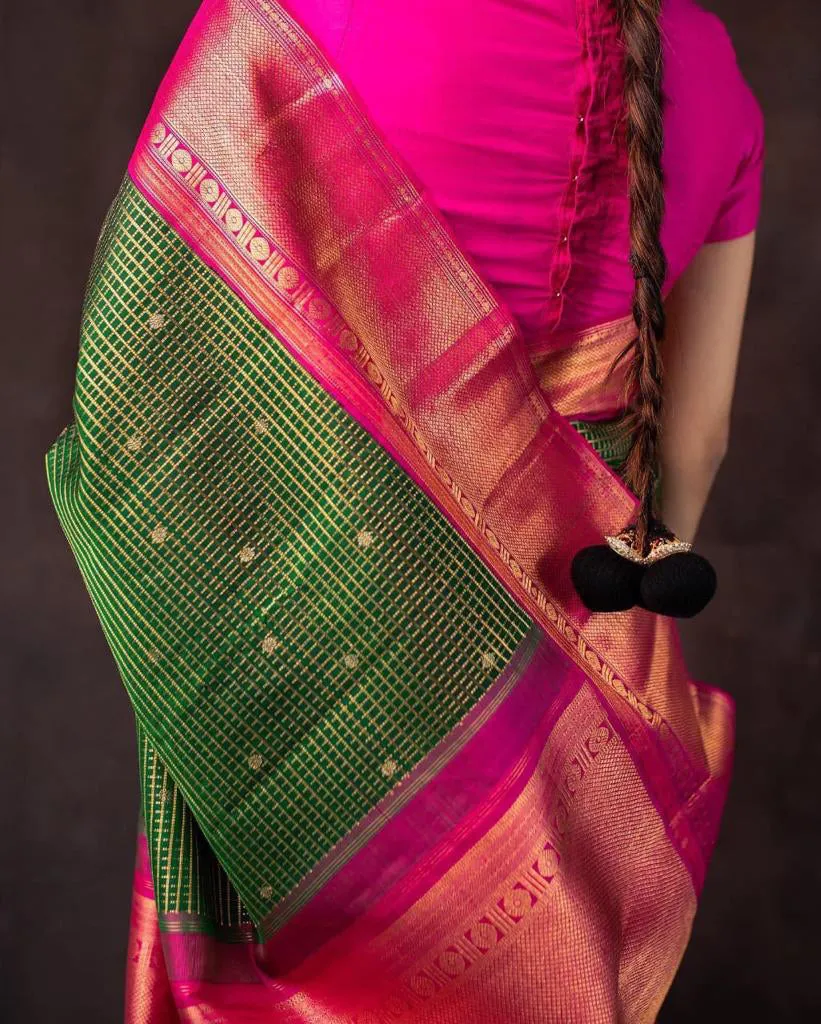 Capricious Green Soft Silk Saree With Staring Blouse Piece