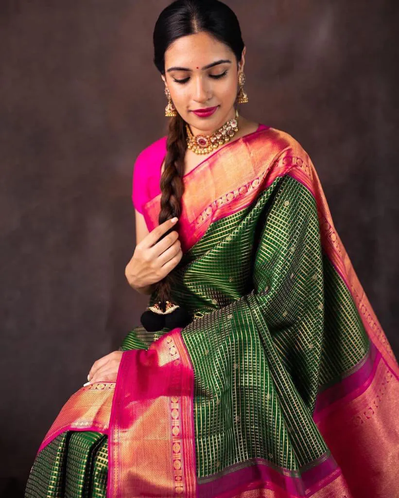 Capricious Green Soft Silk Saree With Staring Blouse Piece