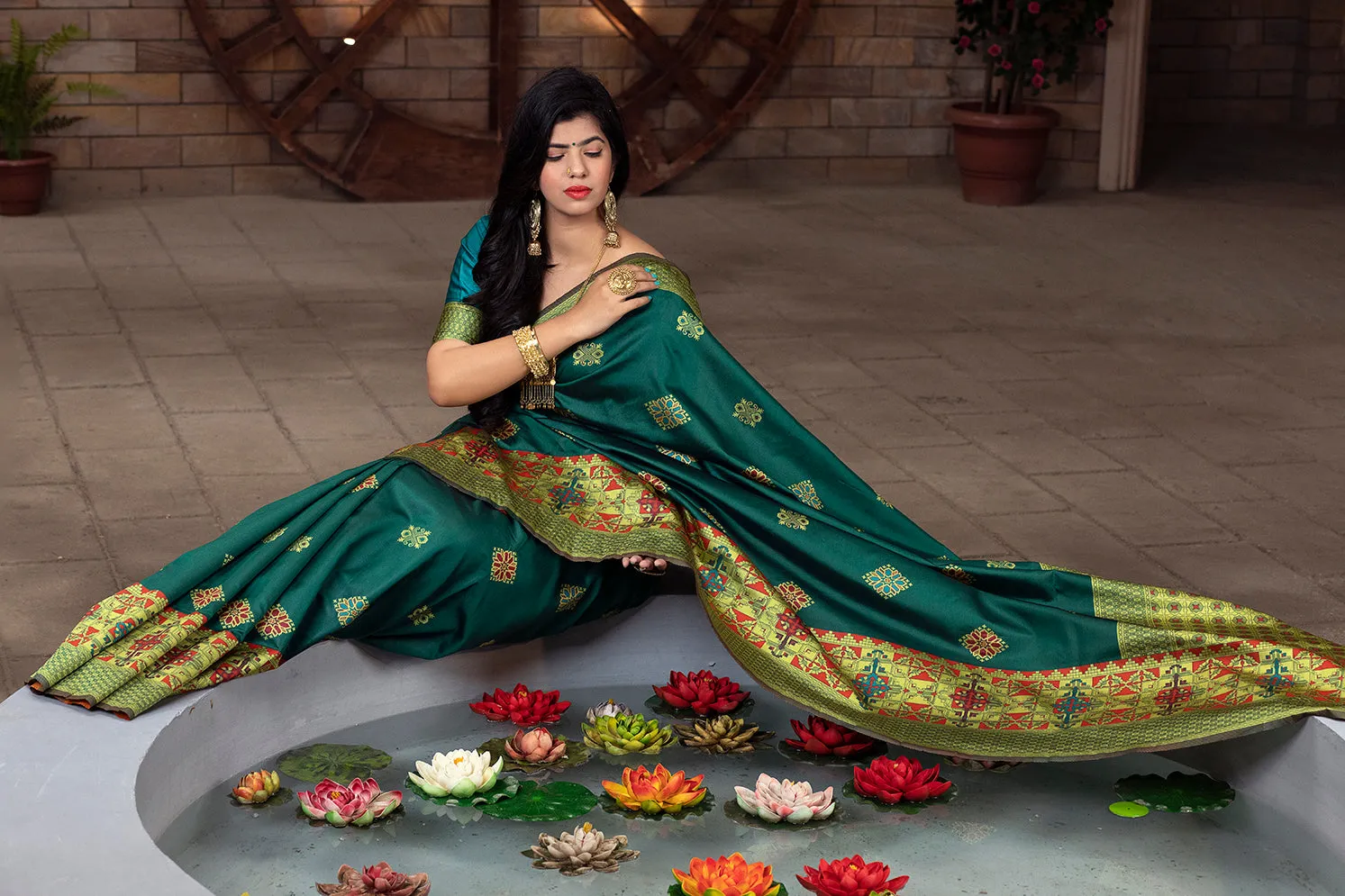 Green Heavy Bordered Banarasi Silk Wedding Wear Saree With Blouse