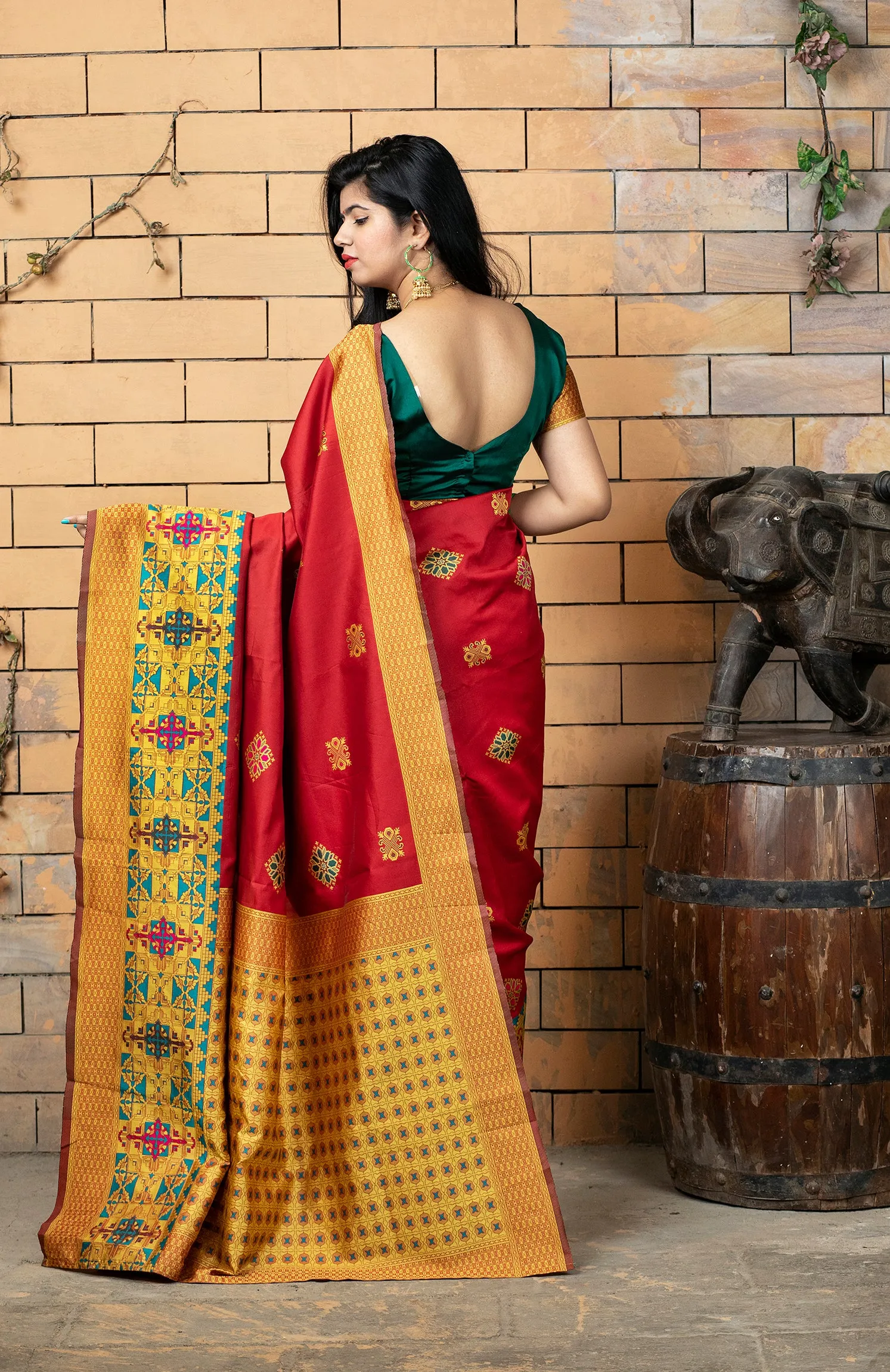 Magnetic Red Colored Festive Wear Woven Banarasi Silk Saree
