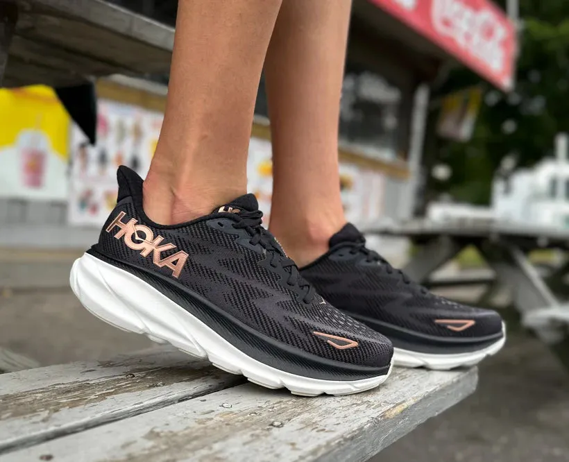 WOMEN'S HOKA CLIFTON 9 | BLACK / ROSE GOLD